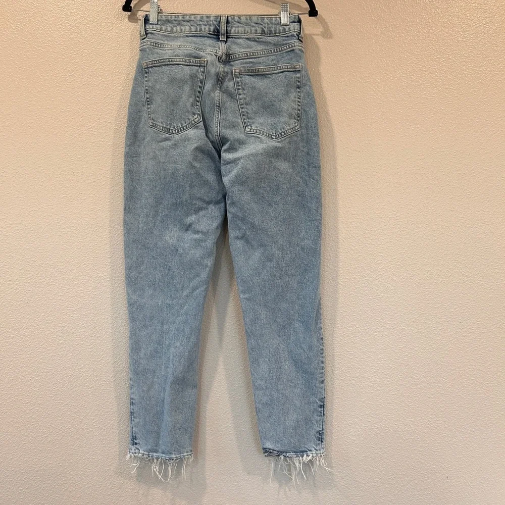 HM Mom High Waist Jeans Light Blue Wash Raw Hem Tapered Leg Womens Size 8